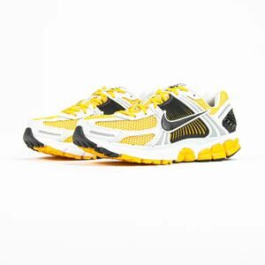 NIKE Zoom Vomero 5 Photon Dust University Gold Black Yellow Sz 11.5